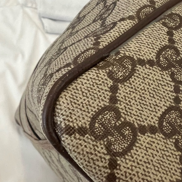 Gucci Beige and Brown GG Monogram duffel. - Picture 7 of 16